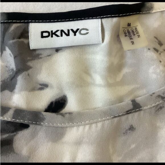 DKNYC Blouse Top Women’s Size Medium Color Black White Floral Pattern - Picture 2 of 10